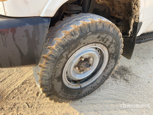 2018 Toyota Land Cruiser 78R 4x4 SUV - SUV: photos 5 2018 Toyota Land Cruiser 78R 4x4 SUV - SUV: photos 5