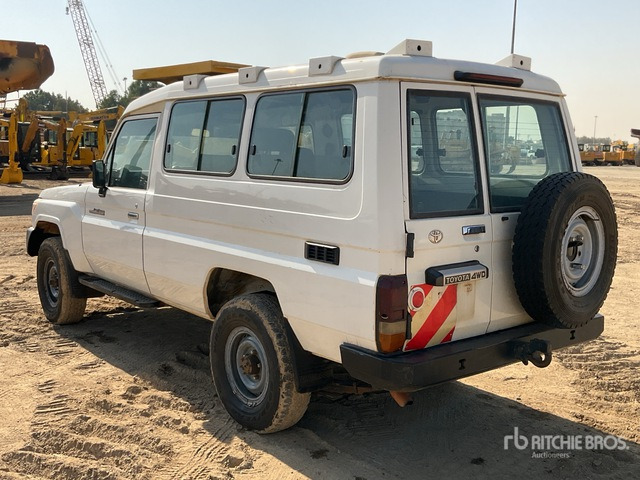 2018 Toyota Land Cruiser 78R 4x4 SUV - SUV: photos 3 2018 Toyota Land Cruiser 78R 4x4 SUV - SUV: photos 3