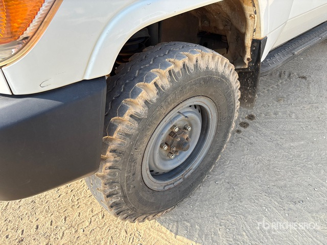 2018 Toyota Land Cruiser 78R 4x4 SUV - SUV: photos 4 2018 Toyota Land Cruiser 78R 4x4 SUV - SUV: photos 4