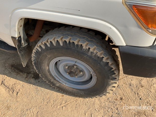 2018 Toyota Land Cruiser 78R 4x4 SUV - SUV: photos 4 2018 Toyota Land Cruiser 78R 4x4 SUV - SUV: photos 4