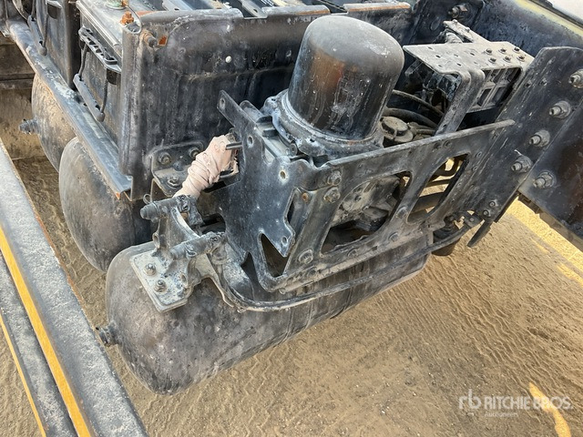 2019 Renault K440 8x4 Twin-Steer Mixer Truck - Camion malaxeur: photos 4 2019 Renault K440 8x4 Twin-Steer Mixer Truck - Camion malaxeur: photos 4