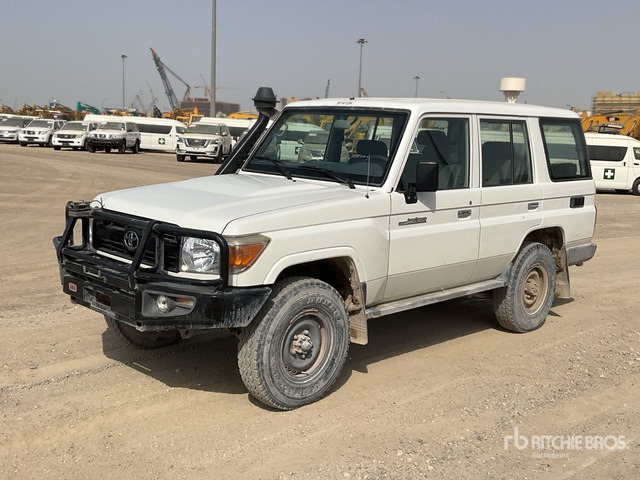 2019 Toyota Land Cruiser 76L 4x4 SUV - SUV: photos 1 2019 Toyota Land Cruiser 76L 4x4 SUV - SUV: photos 1