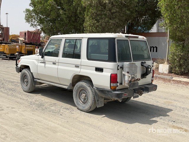 2019 Toyota Land Cruiser 76L 4x4 SUV - SUV: photos 4 2019 Toyota Land Cruiser 76L 4x4 SUV - SUV: photos 4