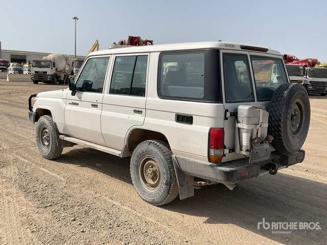 2019 Toyota Land Cruiser 76L 4x4 SUV - SUV: photos 3 2019 Toyota Land Cruiser 76L 4x4 SUV - SUV: photos 3