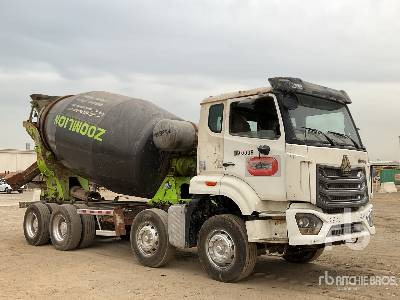 CNHTC SINO HOWO 8x4 Twin-Steer - Camion malaxeur: photos 4 CNHTC SINO HOWO 8x4 Twin-Steer - Camion malaxeur: photos 4
