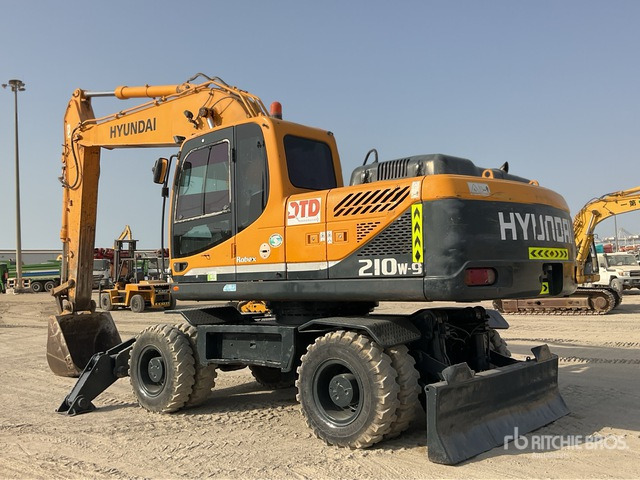 Hyundai Robex 210W-9S - Pelle sur pneus: photos 4 Hyundai Robex 210W-9S - Pelle sur pneus: photos 4