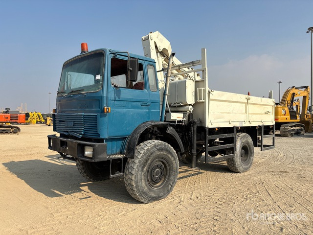 Iveco 110-17 Flatbed Truck with Crane - Camion plateau, Camion grue: photos 1 Iveco 110-17 Flatbed Truck with Crane - Camion plateau, Camion grue: photos 1