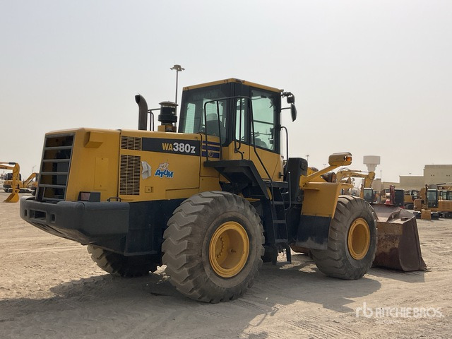 Komatsu WA380Z-6 - Chargeuse sur pneus: photos 3 Komatsu WA380Z-6 - Chargeuse sur pneus: photos 3