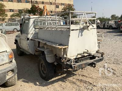 TOYOTA LAND CRUISER 2000 Liter 4x4 (Inoperable) - Pick-up: photos 2 TOYOTA LAND CRUISER 2000 Liter 4x4 (Inoperable) - Pick-up: photos 2