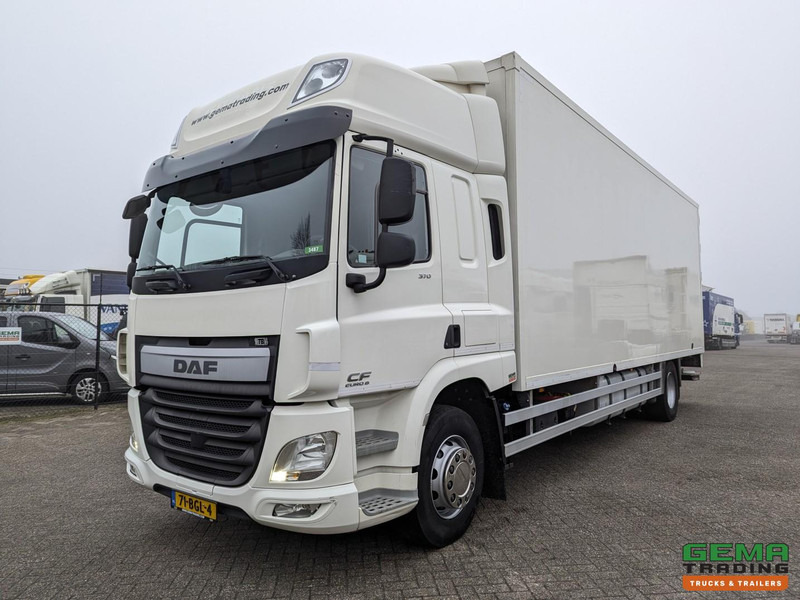DAF CF 370 FA 4x2 Spacecab Euro6 - GeslotenBak 8.2M + Laadklep 2000kg - HardHouten vloer - 10/2025APK - Camion fourgon: photos 1 DAF CF 370 FA 4x2 Spacecab Euro6 - GeslotenBak 8.2M + Laadklep 2000kg - HardHouten vloer - 10/2025APK - Camion fourgon: photos 1