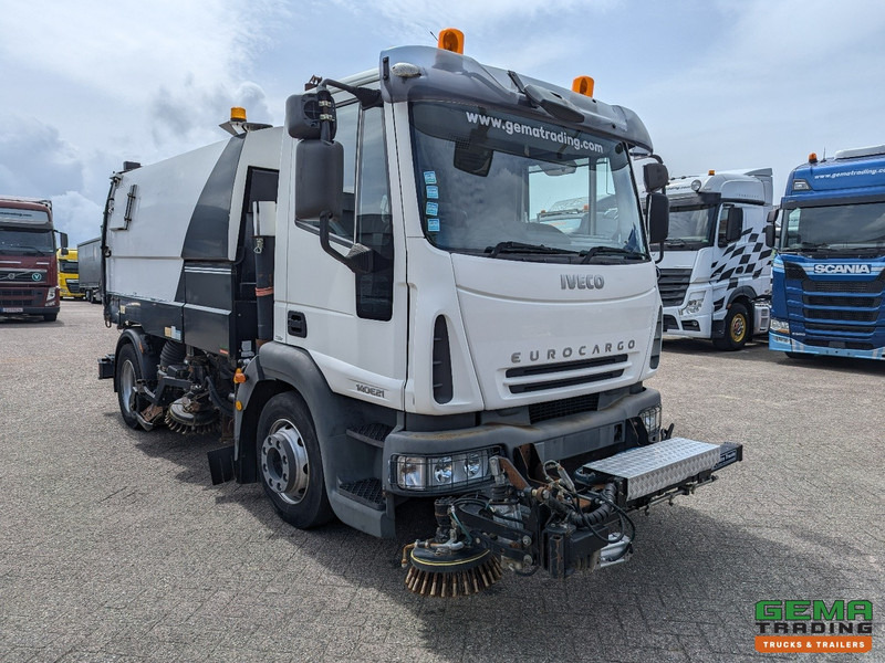 Iveco 140E21 4x2 Dagcab Euro3 - Schmidt SK500R - Hydrostaat - Balayeuse de voirie: photos 4 Iveco 140E21 4x2 Dagcab Euro3 - Schmidt SK500R - Hydrostaat - Balayeuse de voirie: photos 4