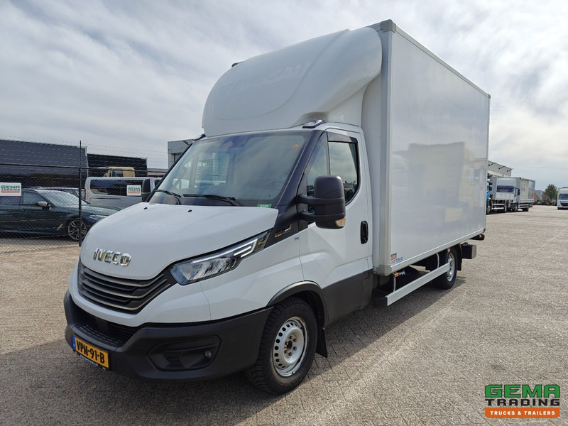 Iveco 35S18 Hi-Matic 4x2 Dagcab Euro6E - Gesloten Bak 4.2M - Laadklep 1000KG - Navi - 03/2026 APK - Fourgon: photos 1 Iveco 35S18 Hi-Matic 4x2 Dagcab Euro6E - Gesloten Bak 4.2M - Laadklep 1000KG - Navi - 03/2026 APK - Fourgon: photos 1