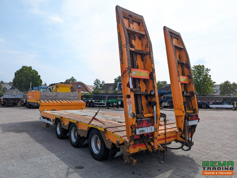 MOL D712/30Tri/45/56/1 3-Assen Gigant - Semi-Dieplader - Hydr. Rampen - NaloopAs - 09/2025 APK - Semi-remorque surbaissé: photos 3 MOL D712/30Tri/45/56/1 3-Assen Gigant - Semi-Dieplader - Hydr. Rampen - NaloopAs - 09/2025 APK - Semi-remorque surbaissé: photos 3