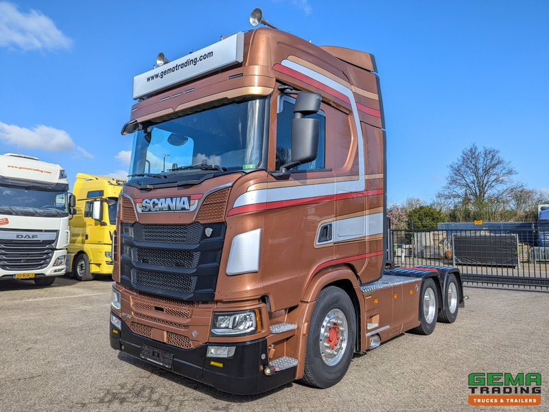 Scania S730 6x4 Topline Euro6 - V8 - Retarder - Costum Interior - Vollucht - Alcoa's - Tracteur routier: photos 1 Scania S730 6x4 Topline Euro6 - V8 - Retarder - Costum Interior - Vollucht - Alcoa's - Tracteur routier: photos 1