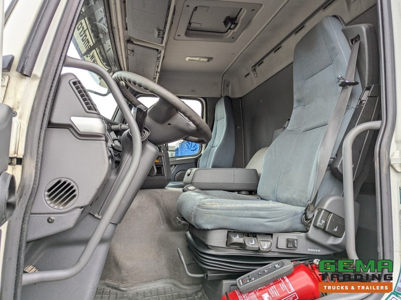 Crédit-bail Volvo FM330 4x2 Daycab Euro5 KuikenBak 8.2m + Webasto Heater + Dhollandia 2000KG (V799) Volvo FM330 4x2 Daycab Euro5 KuikenBak 8.2m + Webasto Heater + Dhollandia 2000KG (V799): photos 6