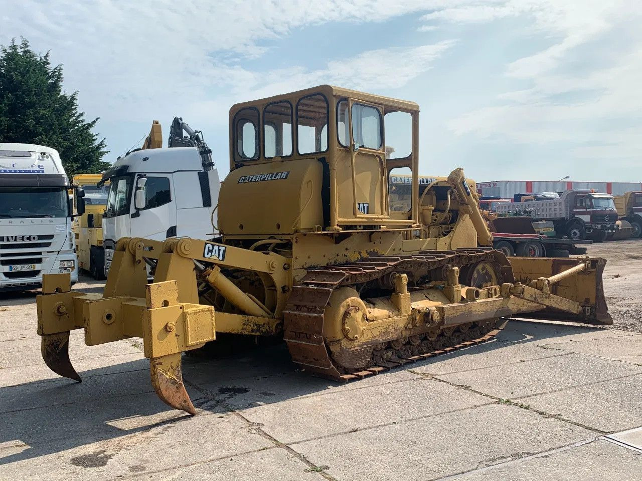 CAT Caterpillar D7E Bulldozer with ripper CLUTCH DEF CAT D7E Bulldozer with ripper CLUTCH DEFECT - Bulldozer: photos 4 CAT Caterpillar D7E Bulldozer with ripper CLUTCH DEF CAT D7E Bulldozer with ripper CLUTCH DEFECT - Bulldozer: photos 4