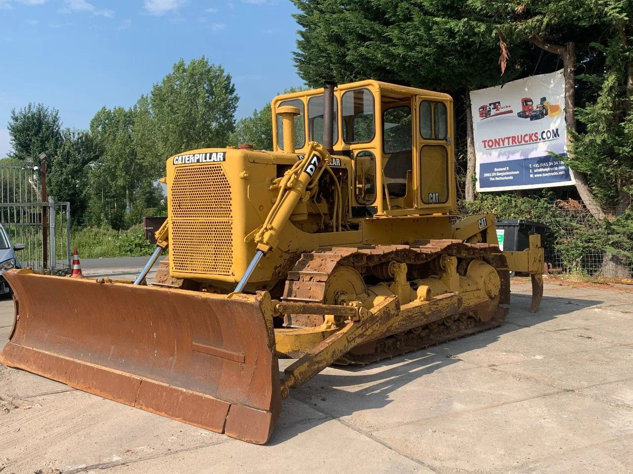 CAT Caterpillar D7E Bulldozer with ripper CLUTCH DEF CAT D7E Bulldozer with ripper CLUTCH DEFECT - Bulldozer: photos 2 CAT Caterpillar D7E Bulldozer with ripper CLUTCH DEF CAT D7E Bulldozer with ripper CLUTCH DEFECT - Bulldozer: photos 2