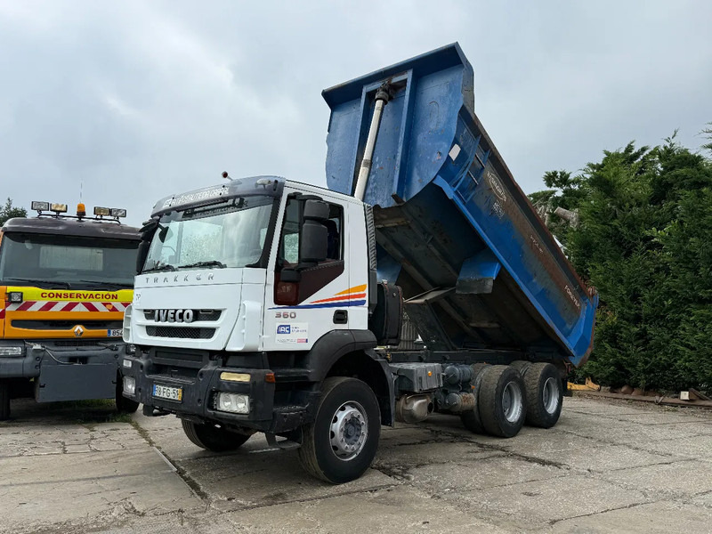 Iveco Trakker 360 6X4 Tipper Spring/Spring ZF Manual gear - Camion benne: photos 2 Iveco Trakker 360 6X4 Tipper Spring/Spring ZF Manual gear - Camion benne: photos 2