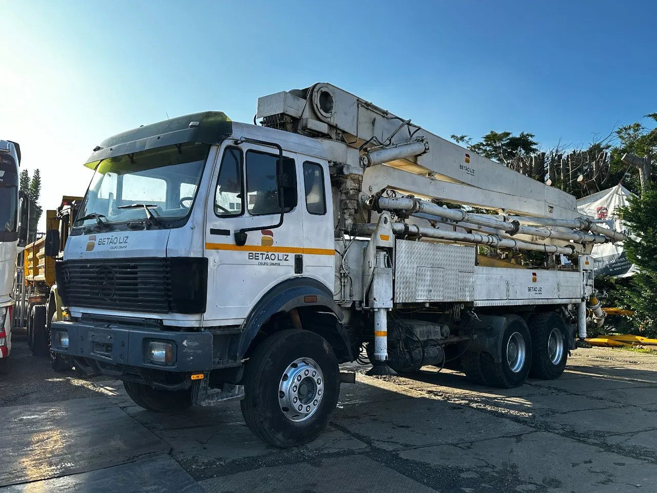 Mercedes-Benz SK 2631 6X4 LSB 36M BETONPOMP 370 BAR Mercedes-Benz SK 2631 6X4 LSB 36M BETONPOMP 370 BAR - Camion malaxeur pompe: photos 2 Mercedes-Benz SK 2631 6X4 LSB 36M BETONPOMP 370 BAR Mercedes-Benz SK 2631 6X4 LSB 36M BETONPOMP 370 BAR - Camion malaxeur pompe: photos 2