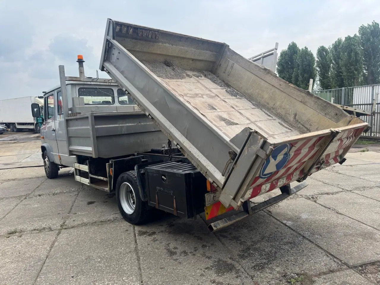 Mercedes-Benz VARIO 815 4X2 Dubbel cabine Tipper Spring/Spring - Camion benne: photos 3 Mercedes-Benz VARIO 815 4X2 Dubbel cabine Tipper Spring/Spring - Camion benne: photos 3