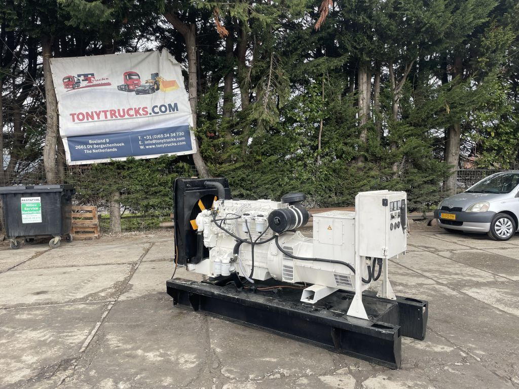 Perkins 100 KVA Generator 3 Phase Perkins 100 KVA Generator 3 Phase - Groupe électrogène: photos 1 Perkins 100 KVA Generator 3 Phase Perkins 100 KVA Generator 3 Phase - Groupe électrogène: photos 1