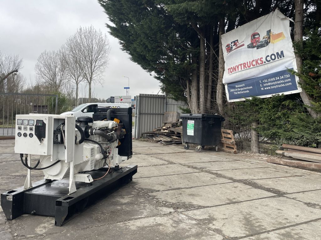 Perkins 100 KVA Generator 3 Phase Perkins 100 KVA Generator 3 Phase - Groupe électrogène: photos 2 Perkins 100 KVA Generator 3 Phase Perkins 100 KVA Generator 3 Phase - Groupe électrogène: photos 2