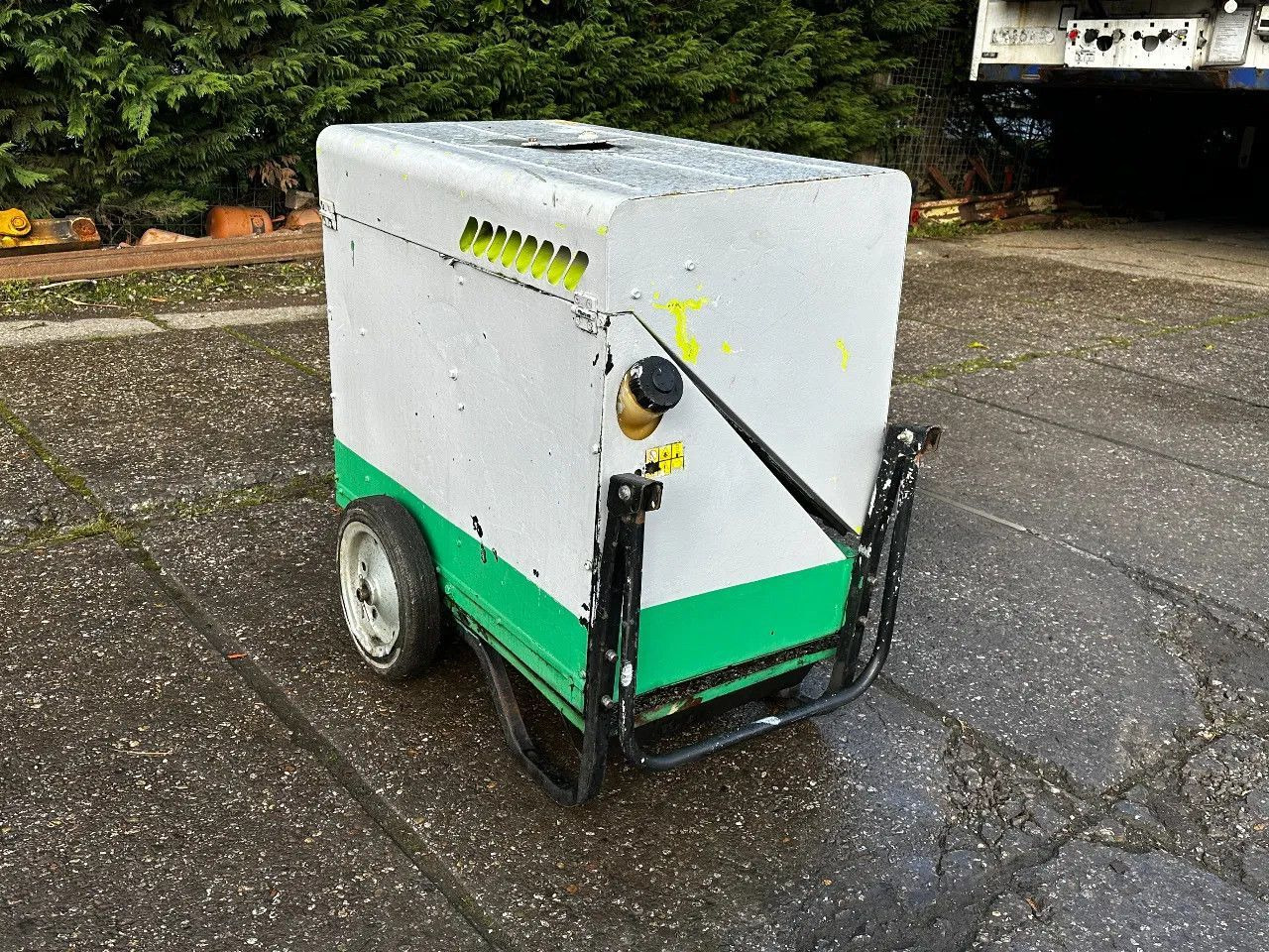 Pramac P6000S2 6KVA Generator Pramac P6000S2 6KVA Generator - Groupe électrogène: photos 2 Pramac P6000S2 6KVA Generator Pramac P6000S2 6KVA Generator - Groupe électrogène: photos 2