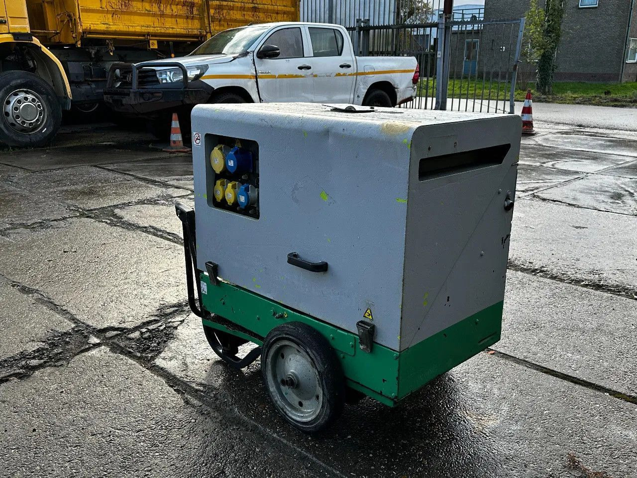 Pramac P6000S2 6KVA Generator Pramac P6000S2 6KVA Generator - Groupe électrogène: photos 4 Pramac P6000S2 6KVA Generator Pramac P6000S2 6KVA Generator - Groupe électrogène: photos 4