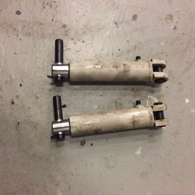 2X Lift cylinder for Linde N20V, Series 132, 1111 - Vérin hydraulique pour Matériel de manutention: photos 1 2X Lift cylinder for Linde N20V, Series 132, 1111 - Vérin hydraulique pour Matériel de manutention: photos 1