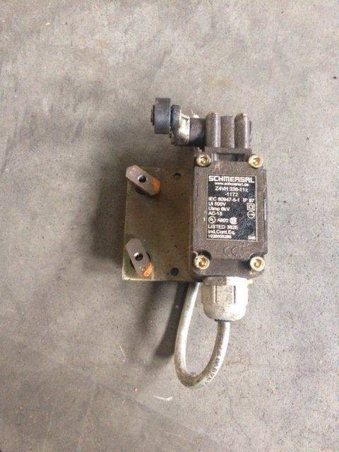 2XPosition Switch for Linde K15-4, and Still M15-4 - Commutateur de colonne de direction pour Matériel de manutention: photos 1 2XPosition Switch for Linde K15-4, and Still M15-4 - Commutateur de colonne de direction pour Matériel de manutention: photos 1
