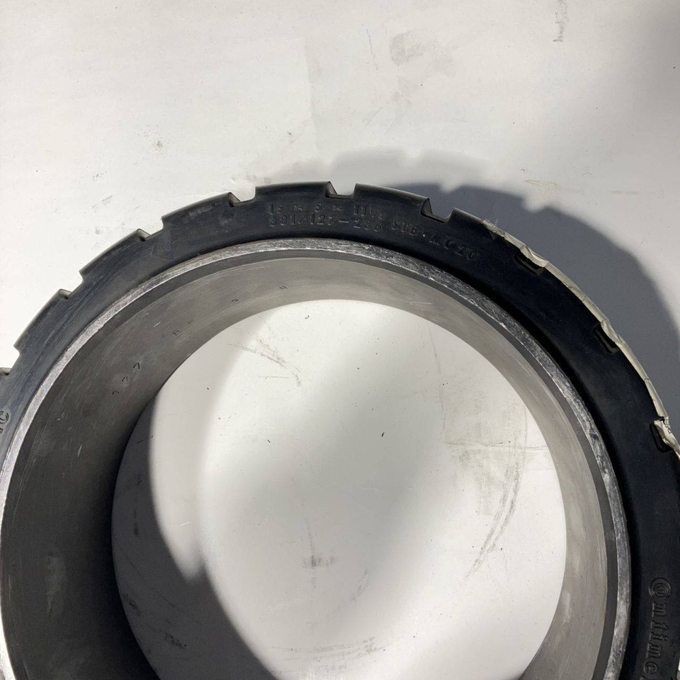 2x continental 15x5x11 1/4 tyres - Pneu pour Matériel de manutention: photos 2 2x continental 15x5x11 1/4 tyres - Pneu pour Matériel de manutention: photos 2