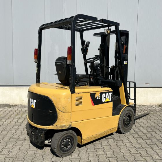Caterpillar EP25K-PAC - Chariot élévateur électrique: photos 2 Caterpillar EP25K-PAC - Chariot élévateur électrique: photos 2