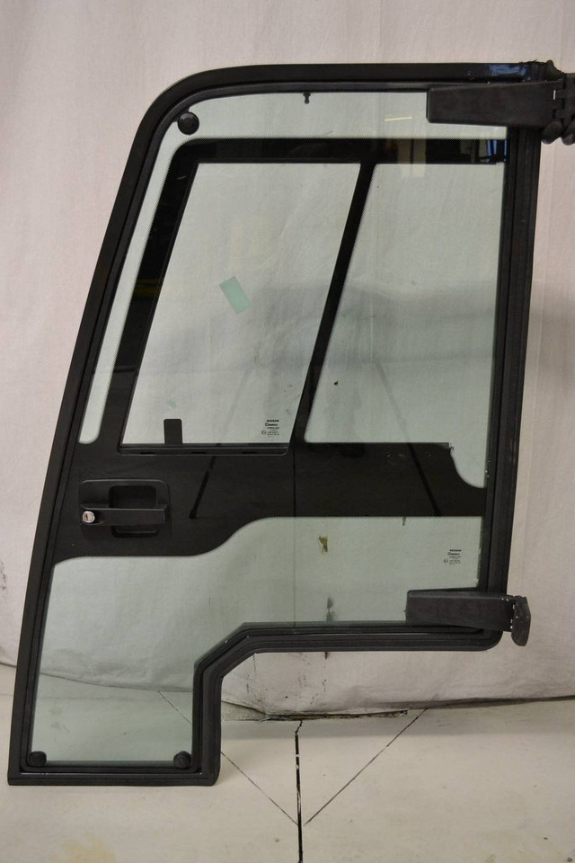 Complete set Nissan TX steel Cabin - Portière et pièces pour Matériel de manutention: photos 5 Complete set Nissan TX steel Cabin - Portière et pièces pour Matériel de manutention: photos 5
