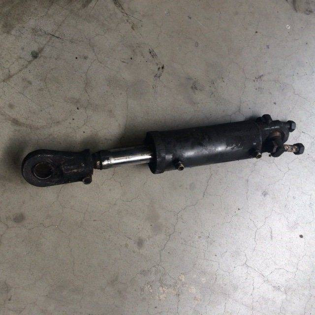 Cylinder Tilt for Linde E30, Series 336-03 - Vérin hydraulique pour Matériel de manutention: photos 2 Cylinder Tilt for Linde E30, Series 336-03 - Vérin hydraulique pour Matériel de manutention: photos 2