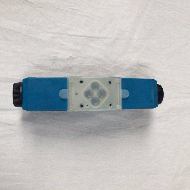 Direct. control valve for Caterpillar - Valve hydraulique pour Matériel de manutention: photos 2 Direct. control valve for Caterpillar - Valve hydraulique pour Matériel de manutention: photos 2