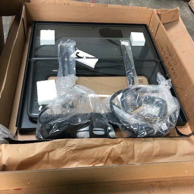 FRONT + ROOF PANEL FOR KOMATSU - Fenêtre et pièces pour Matériel de manutention: photos 1 FRONT + ROOF PANEL FOR KOMATSU - Fenêtre et pièces pour Matériel de manutention: photos 1