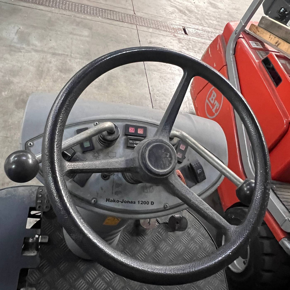 Hako Jonas 1200D - Balayeuse industrielle: photos 3 Hako Jonas 1200D - Balayeuse industrielle: photos 3