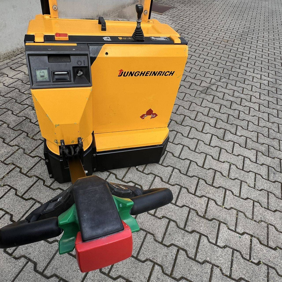 Jungheinrich EJC-Z16 - Gerbeur: photos 4 Jungheinrich EJC-Z16 - Gerbeur: photos 4