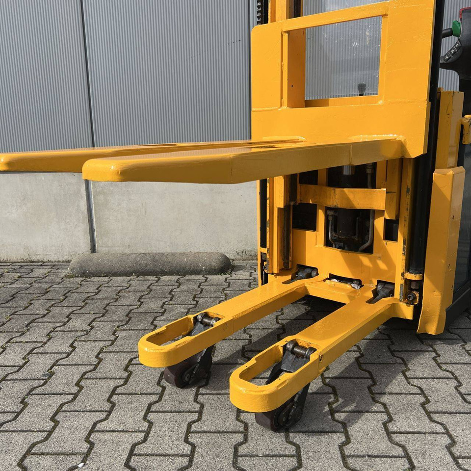 Jungheinrich EJC-Z16 - Gerbeur: photos 3 Jungheinrich EJC-Z16 - Gerbeur: photos 3