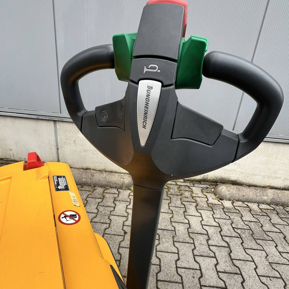 Jungheinrich EJC112 - Gerbeur: photos 3 Jungheinrich EJC112 - Gerbeur: photos 3