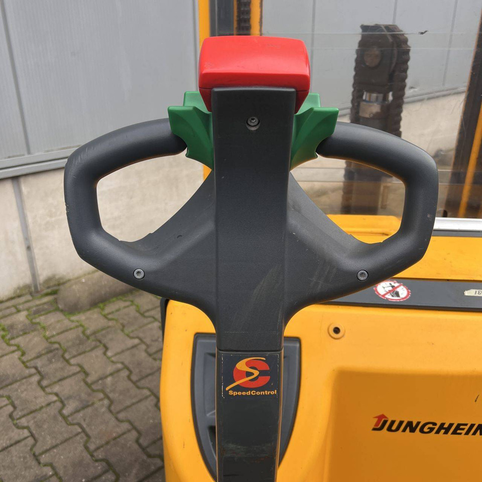 Jungheinrich EJC16G - Gerbeur: photos 4 Jungheinrich EJC16G - Gerbeur: photos 4