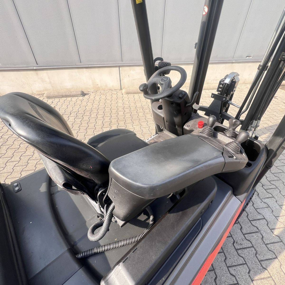 Linde E16P (386-02) EVO - Chariot élévateur électrique: photos 3 Linde E16P (386-02) EVO - Chariot élévateur électrique: photos 3