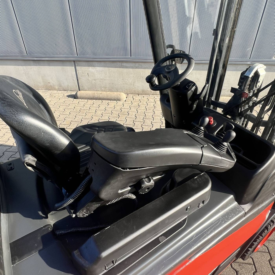 Linde E16P (386-02) EVO - Chariot élévateur électrique: photos 4 Linde E16P (386-02) EVO - Chariot élévateur électrique: photos 4