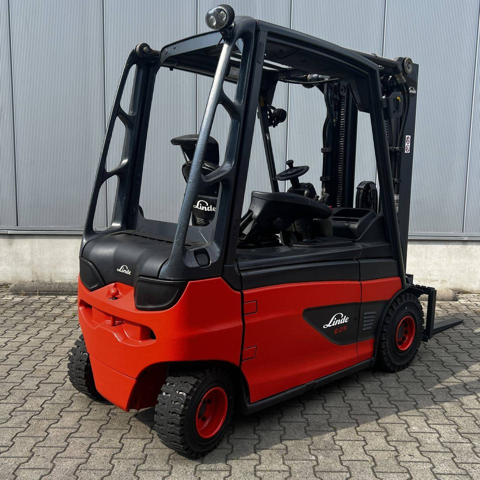 Linde E25L (387) - Chariot élévateur électrique: photos 2 Linde E25L (387) - Chariot élévateur électrique: photos 2