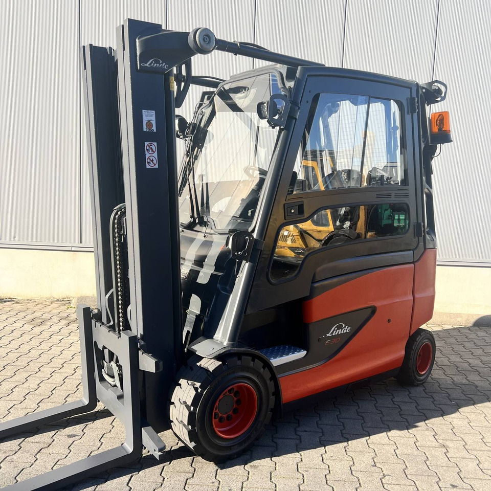 Linde E30/600HL (387) - Chariot élévateur électrique: photos 1 Linde E30/600HL (387) - Chariot élévateur électrique: photos 1