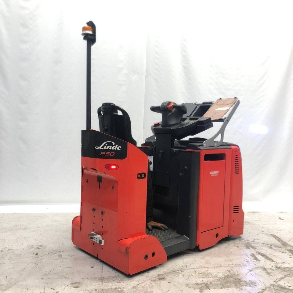 Linde P50C (1190) - Chariot tracteur: photos 3 Linde P50C (1190) - Chariot tracteur: photos 3