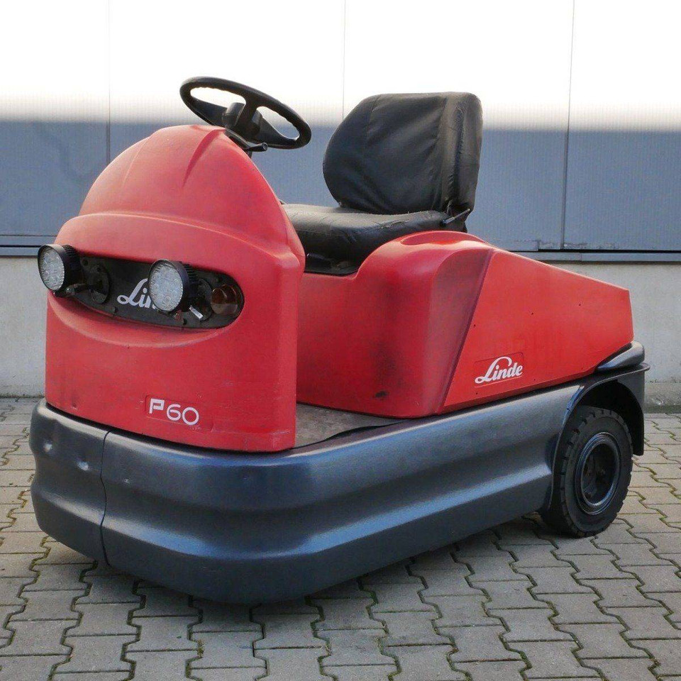 Linde P60Z (126) - Chariot tracteur: photos 1 Linde P60Z (126) - Chariot tracteur: photos 1