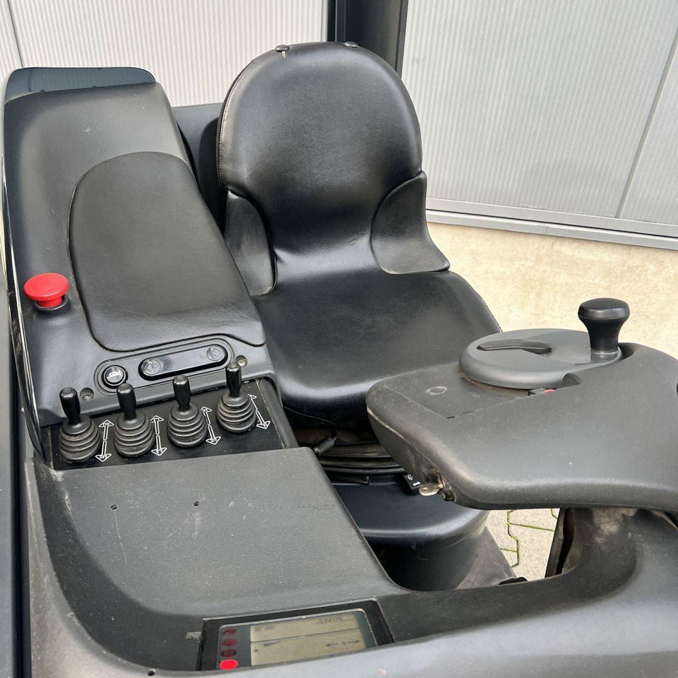 Linde R16SHD-12 - Chariot à mât rétractable: photos 3 Linde R16SHD-12 - Chariot à mât rétractable: photos 3