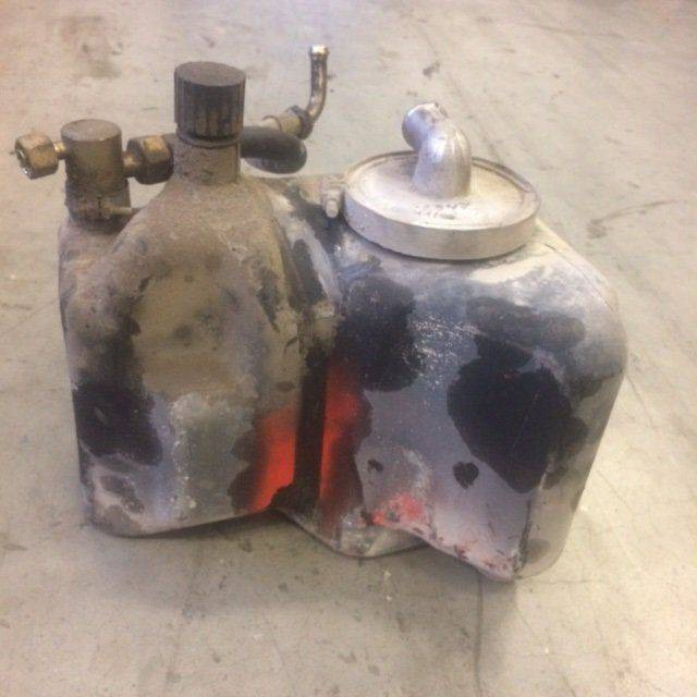 Oil Tank for Linde E15, Series 324 - Réservoir hydraulique pour Matériel de manutention: photos 1 Oil Tank for Linde E15, Series 324 - Réservoir hydraulique pour Matériel de manutention: photos 1