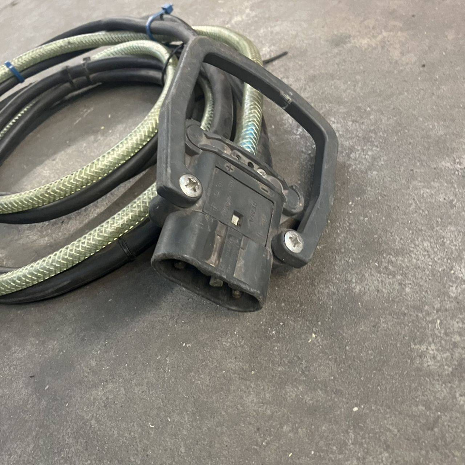 Hawker E 24V/80A+EU - Pièces de rechange pour Matériel de manutention: photos 4 Hawker E 24V/80A+EU - Pièces de rechange pour Matériel de manutention: photos 4